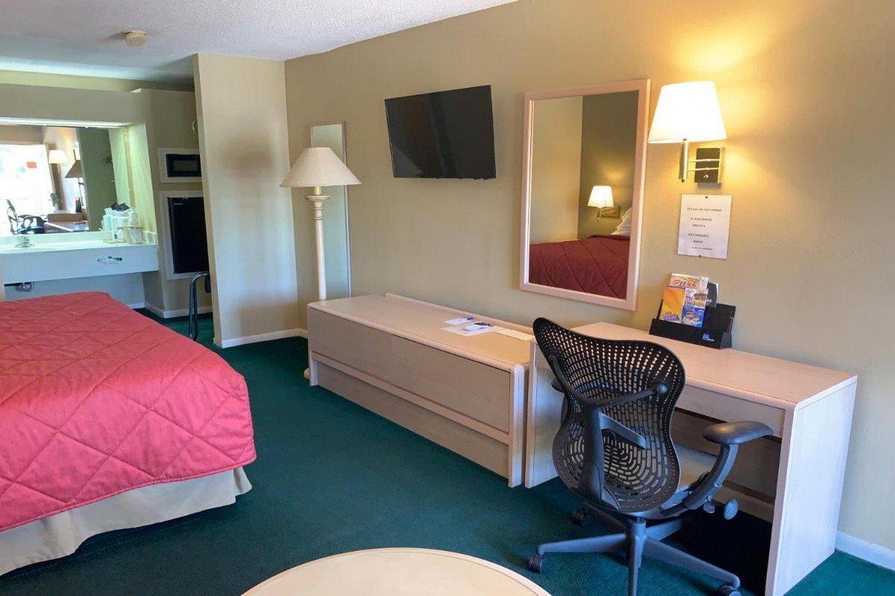Americas Best Value Inn Meridian Exterior photo